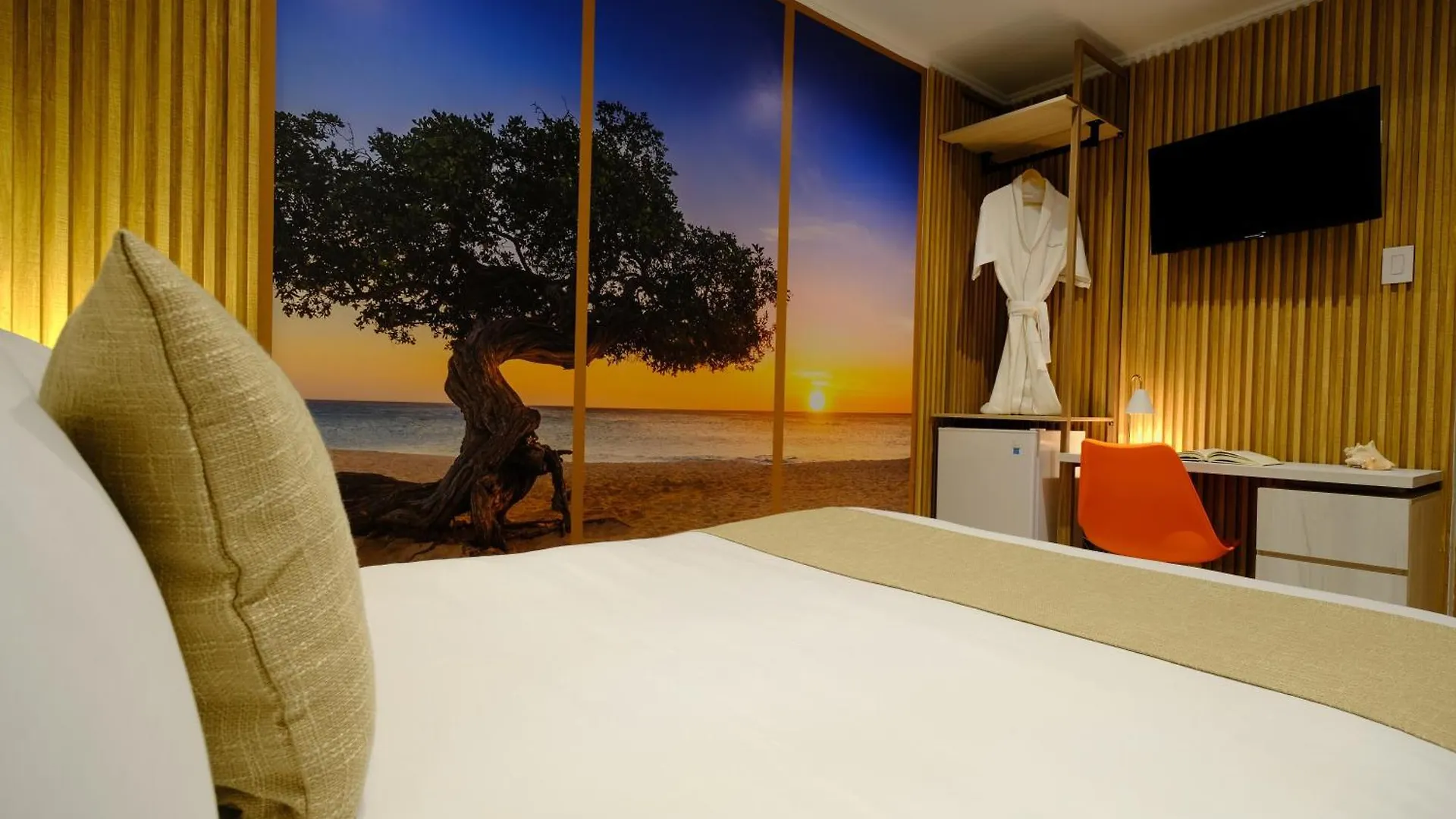 **  Victoria City Hotel Oranjestad Aruba
